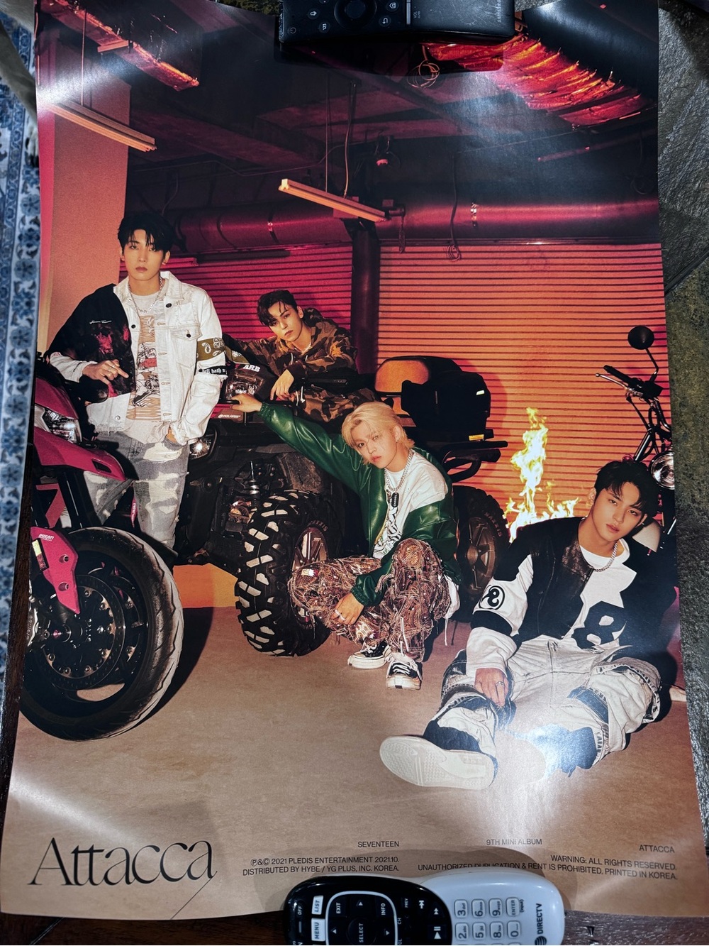 K-Pop group SEVENTEEN. Attacca poster